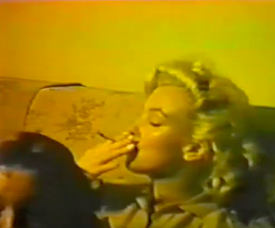 Marilyn Monroe raucht Joint